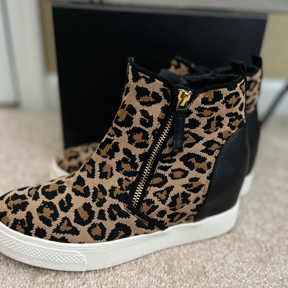 Animal print. Steve Madden ankle boots.